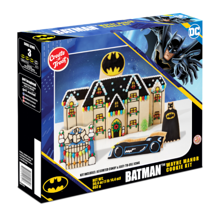 Front of Batman Build Your Own Wayne Manor Cookie Kit box showing logo, decorated cookie mansion, assorted candy, and pack size (862g)
