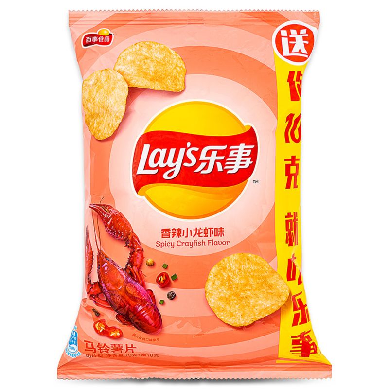 Front of Lay's Spicy Crayfish bag showing bold logo, spicy crayfish flavour label, and crispy potato chips (70g pack)