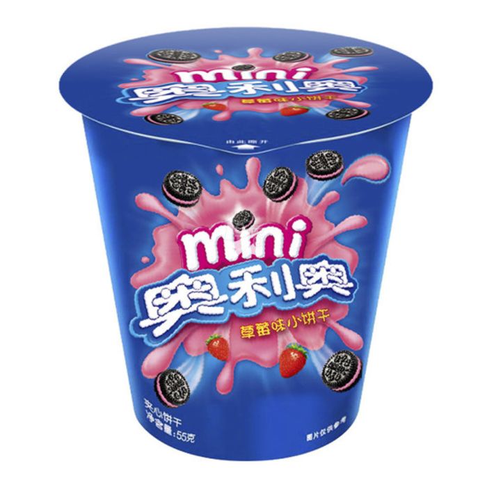 Front of Oreo Mini Cookie Strawberry (China) cup showing a blue design with strawberries and mini Oreo cookies, featuring the product title and pack size (55g)