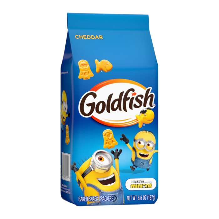 Front of Goldfish Minions Cheddar Baked Snack Crackers package showing blue background, playful Minions characters, and cheesy fish-shaped crackers (187g pack)