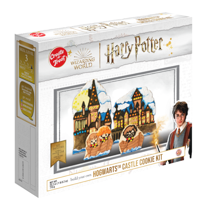 Front of Harry Potter Build Your Own Hogwarts Castle Cookie Kit showing Hogwarts design, logo, and contents (714g)