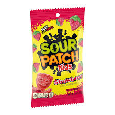 Front of Sour Patch Kids Strawberry bag featuring colourful logo, strawberry flavour, and fun illustrations (226g pack)