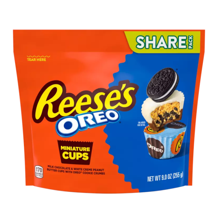 Front of Reese's Oreo Miniature Cups bag displaying logo, description of milk chocolate & white crème peanut butter, and pack size (255g)