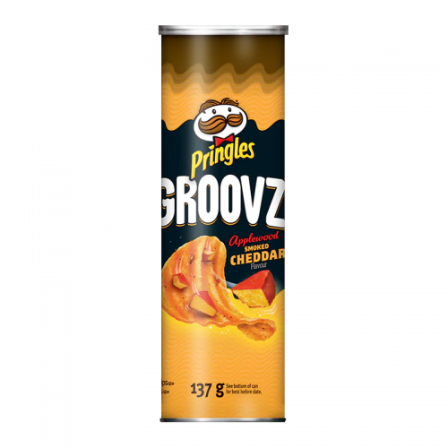 Front of Pringles Groovz Applewood Smoked Cheddar Flavour tube showing logo, smoky cheddar flavour label, and pack size (137g).