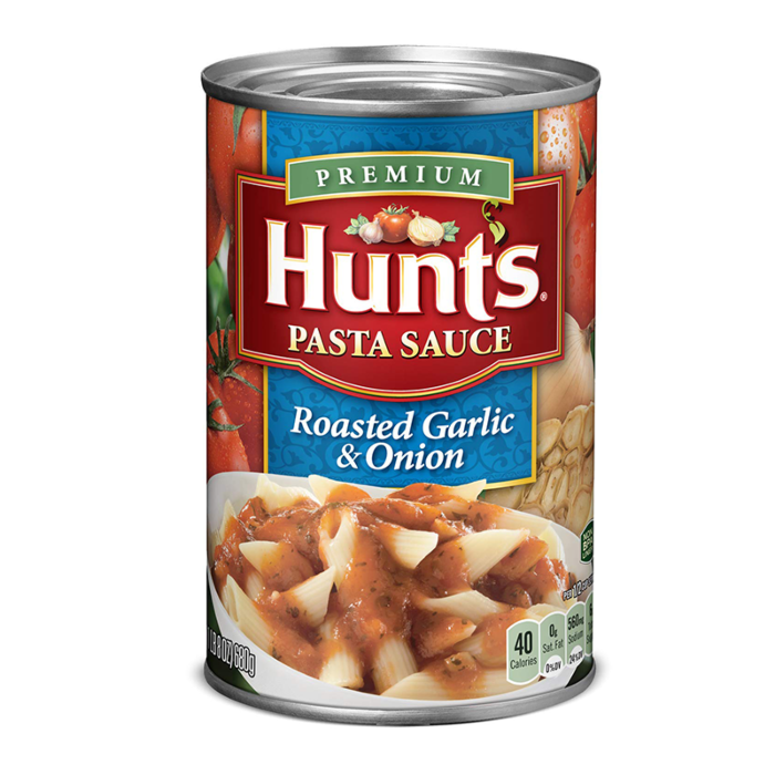 Front of Hunts Roasted Garlic & Onion Pasta Sauce can showing the logo, Roasted Garlic & Onion label, and a bowl of pasta (680g)