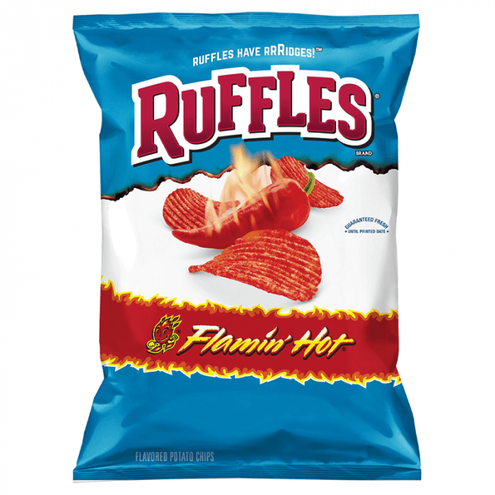 Front of Ruffles Flamin' Hot Potato Chips bag showing the logo, fiery chips, and red-and-blue design (184.2g pack)