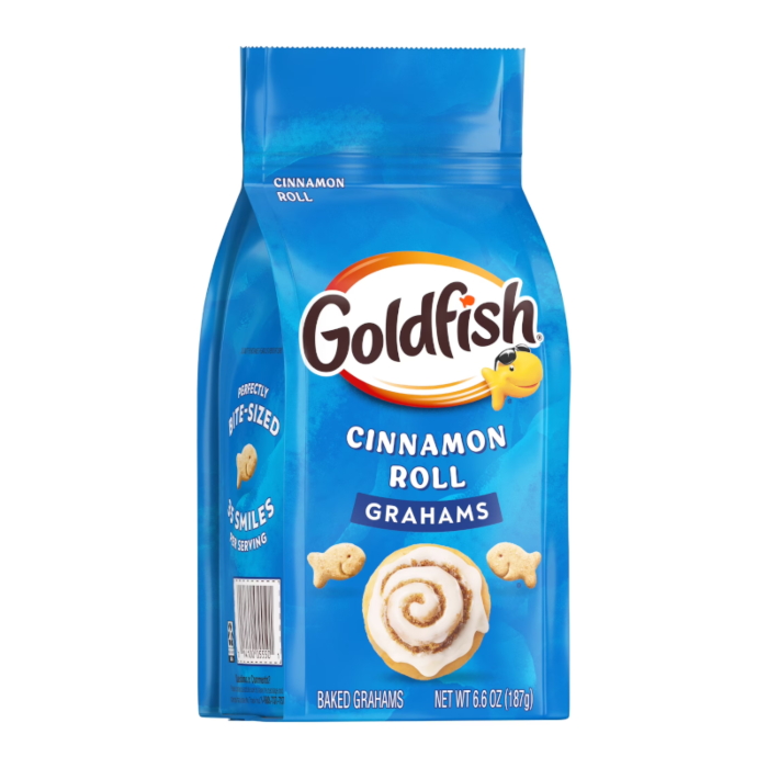 Front of Pepperidge Farm Goldfish Crackers Cinnamon Roll bag showing logo, cinnamon roll flavour illustration, and baked grahams (187g pack)