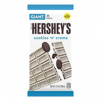 Front of Hershey's Giant Bar Cookies & Creme showing logo and creamy cookie-flavoured chocolate with cookie pieces (209g pack)